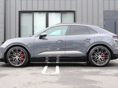 2026 Porsche MACAN thumbnail 35