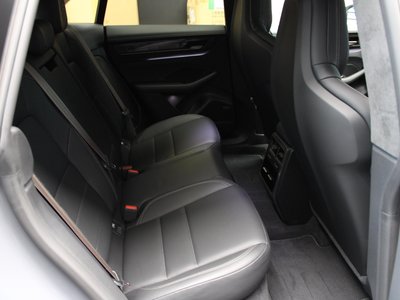 2026 Porsche MACAN photo 10