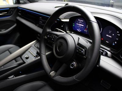 2026 Porsche MACAN thumbnail 24