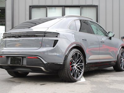 2026 Porsche MACAN photo 4