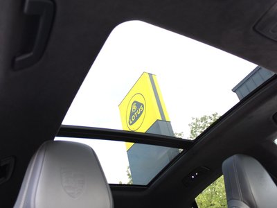 2026 Porsche MACAN photo 13
