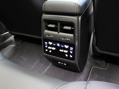 2026 Porsche MACAN thumbnail 30