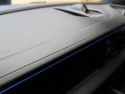 2026 Porsche MACAN thumbnail 18
