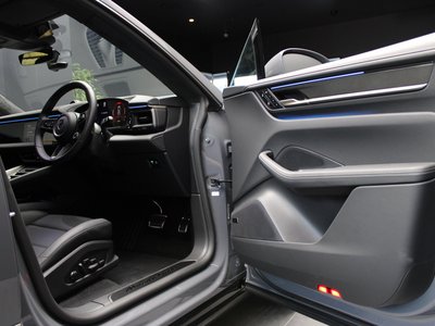 2026 Porsche MACAN photo 7