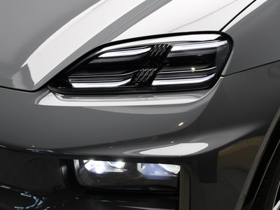 2026 Porsche MACAN thumbnail 32