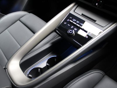 2026 Porsche MACAN thumbnail 23