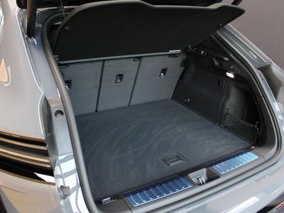 2026 Porsche MACAN photo 11