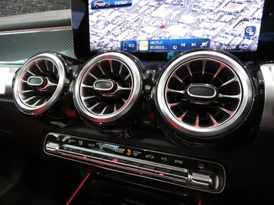2025 Mercedes-BENZ GLB AMG thumbnail 12