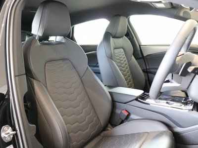 صورة 9 لـ 2025 AUDI A6 SPORTBACK E-TRON