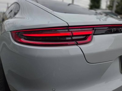 2017 Porsche PANAMERA photo 11