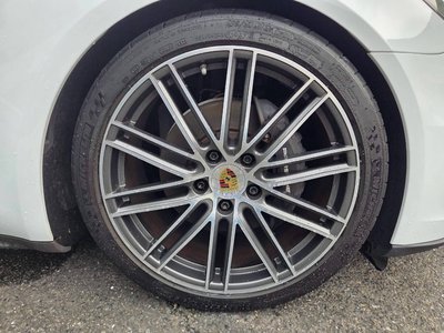 2017 Porsche PANAMERA thumbnail 17