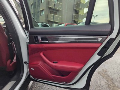 2017 Porsche PANAMERA thumbnail 30