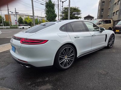 2017 Porsche PANAMERA photo 5