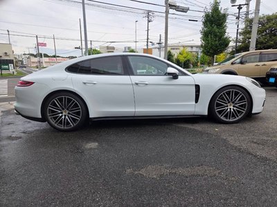 2017 Porsche PANAMERA photo 6