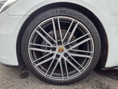 2017 Porsche PANAMERA photo 14