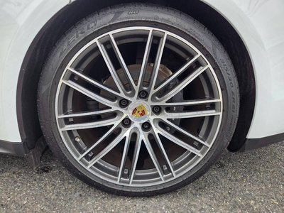 2017 Porsche PANAMERA photo 15
