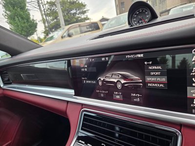 2017 Porsche PANAMERA thumbnail 37