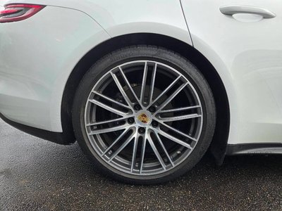 2017 Porsche PANAMERA photo 16
