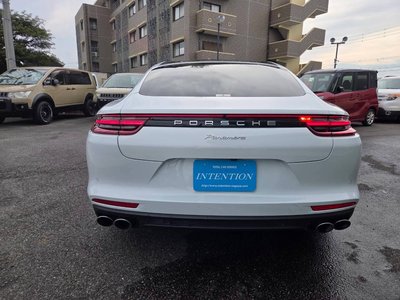 2017 Porsche PANAMERA photo 4