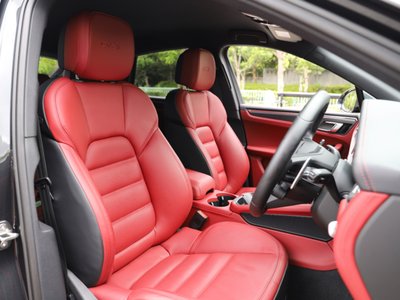2024 Porsche MACAN photo 13