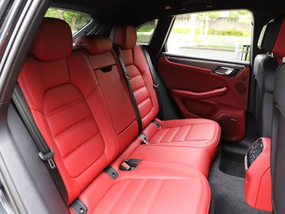 2024 Porsche MACAN photo 14