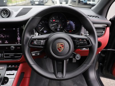 2024 Porsche MACAN photo 15