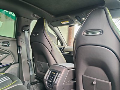 صورة مصغرة 37 لـ 2025 Aston Martin DBX