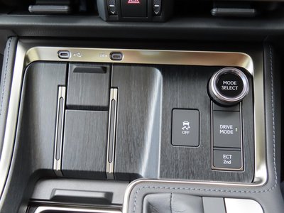 2025 Lexus GX — миниатюра 16