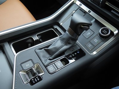 2025 Lexus GX — миниатюра 13