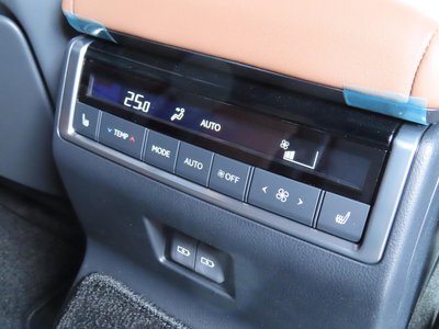 2025 Lexus GX — миниатюра 40