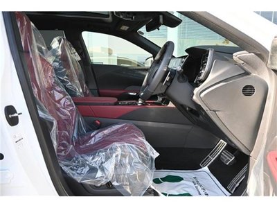 صورة 11 لـ 2025 Lexus RX