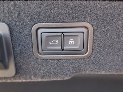 2025 AUDI A8 缩略图 12
