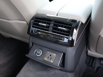 2025 AUDI A8 缩略图 32