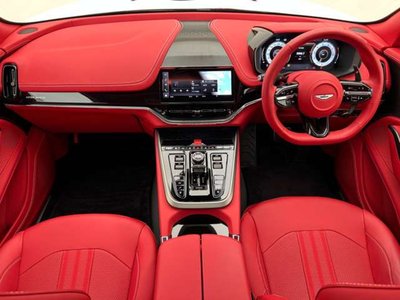 صورة 53 لـ 2025 Aston Martin DBX
