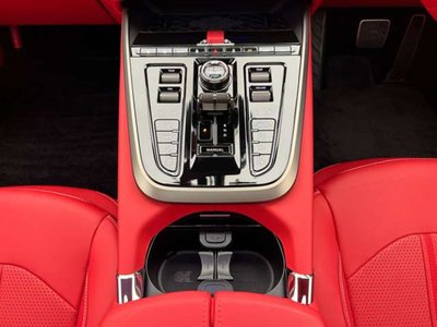 صورة 55 لـ 2025 Aston Martin DBX