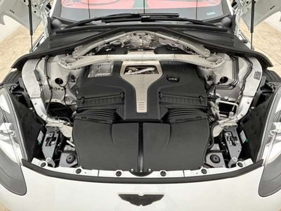 صورة 68 لـ 2025 Aston Martin DBX