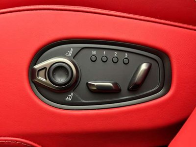 صورة 39 لـ 2025 Aston Martin DBX