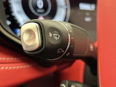 صورة 37 لـ 2025 Aston Martin DBX