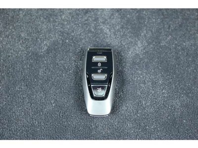 صورة 70 لـ 2025 Aston Martin DBX