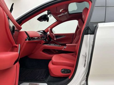 صورة 50 لـ 2025 Aston Martin DBX