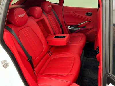 صورة 59 لـ 2025 Aston Martin DBX