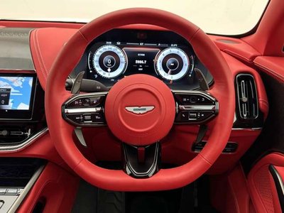 صورة 26 لـ 2025 Aston Martin DBX