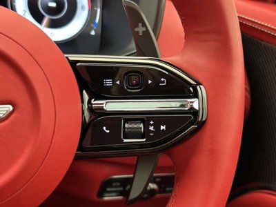صورة 34 لـ 2025 Aston Martin DBX