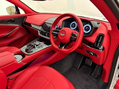 صورة 52 لـ 2025 Aston Martin DBX