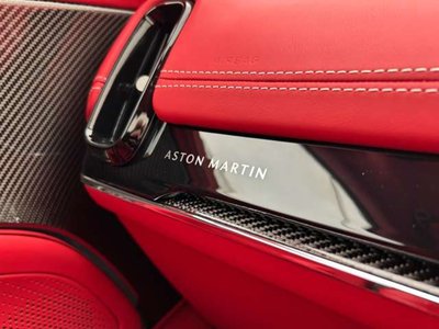 صورة 77 لـ 2025 Aston Martin DBX