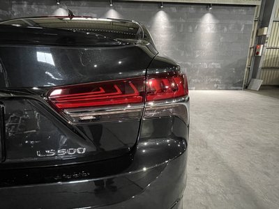 2018 Lexus LS photo 16