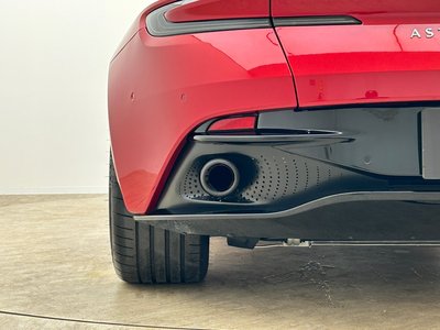 صورة 9 لـ 2024 Aston Martin DB12