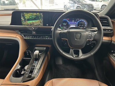 2025 Toyota CROWN ESTATE thumbnail 28