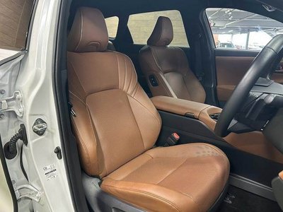 2025 Toyota CROWN ESTATE photo 11