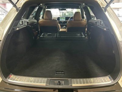 2025 Toyota CROWN ESTATE photo 13